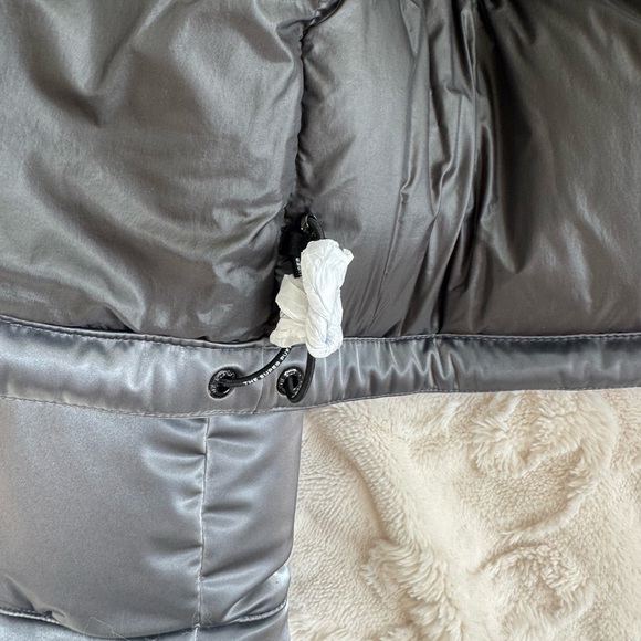 BNWOT Aritzia Super Puff Liquid Shine - Picture 7 of 8